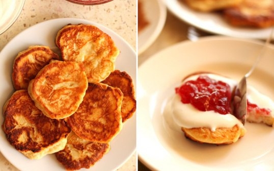 СЫРНИКИ ИЗ КУРИЦЫ ПОД МОЛОЧНЫМ СОУСОМ