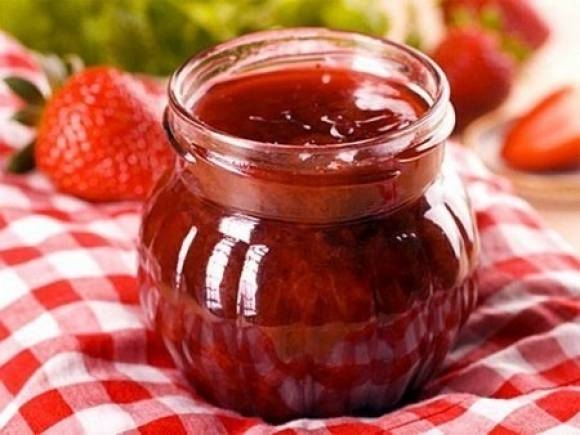 Клубничный джем - хорош к чаю и сейчас, и зимними вечерами