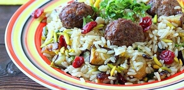 Плов по -турецки с мясными шариками