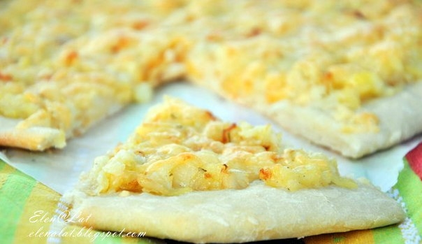 ШАНЬГА С КАРТОШКОЙ, СЫРОМ И ЖАРЕНЫМ ЛУКОМ ШАНЬГА С КАРТОШКОЙ, СЫРОМ И ЖАРЕНЫМ ЛУКОМ