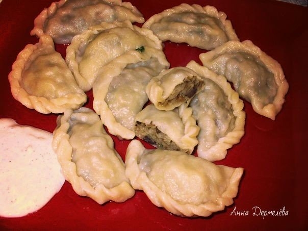 ВАРЕНИКИ С КАРТОШКОЙ,ГРИБАМИ И ШКВАРКАМИ
