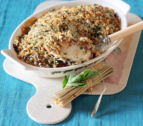 Треска с грибами, запеченная под хлебными крошками
