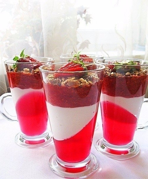 Клубничный десерт. Клубничный десерт.