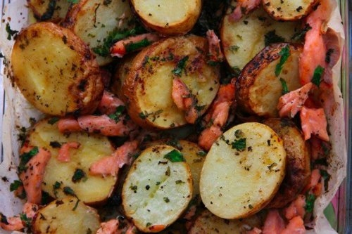 Картошка с красной рыбой по-деревенски