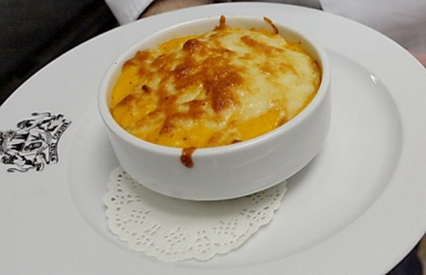 Шотландский пай с дикой уткой, тыквенным пюре и карамелизированной морковью