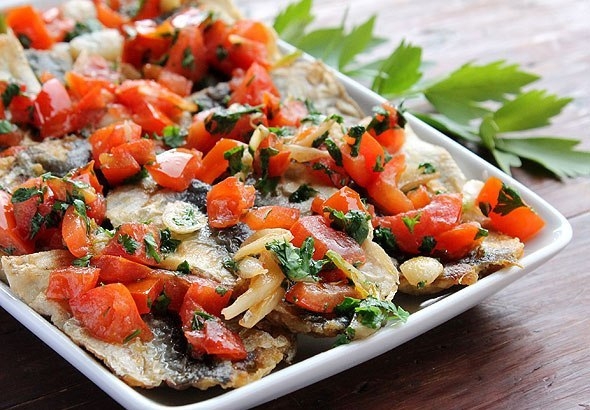 Свежая сельдь с овощами