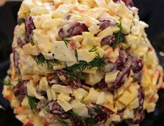 Салат из фасоли с крабовыми палочками