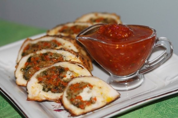Куриная грудка, фаршированная овощами.