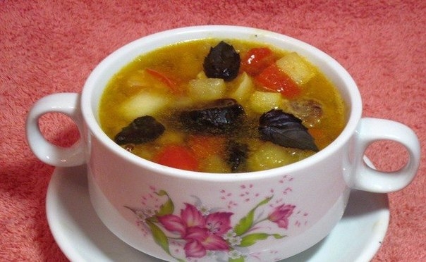 Гороховый суп с черносливом.