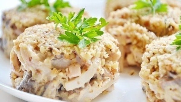 САЛАТ из кальмаров с орехами и грибами... САЛАТ из кальмаров с орехами и грибами...