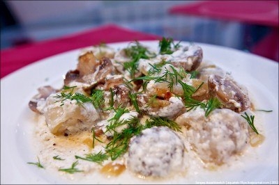 Пельмени с грибами в горшочке Пельмени с грибами в горшочке