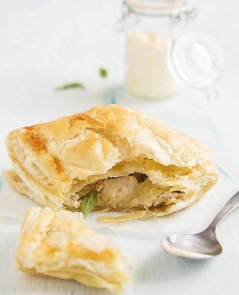 ПИРОГИ С КУРИЦЕЙ, СМЕТАНОЙ И БАЗИЛИКОМ. ПИРОГИ С КУРИЦЕЙ, СМЕТАНОЙ И БАЗИЛИКОМ.