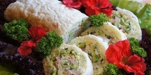 Закусочный рулет из риса с ветчиной Закусочный рулет из риса с ветчиной