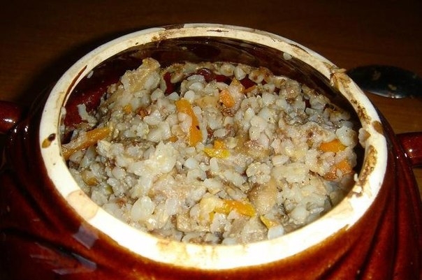 Мясо с гречкой в горшочках