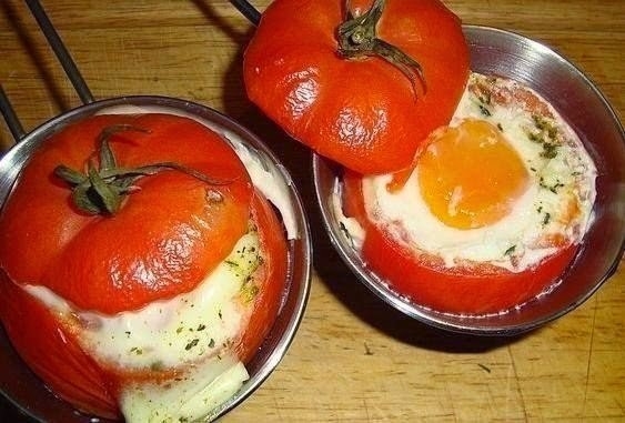 Яичница в помидоре.