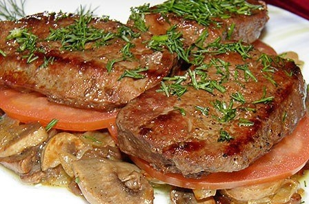Жареная печень с грибами и луком