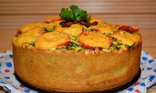 Мясной киш с грибами.