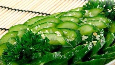 Огурцы с чесноком. Огурцы с чесноком.