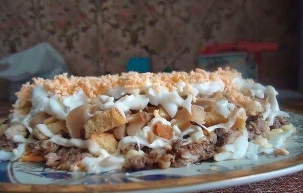Салат со шпротами и грибами. Салат со шпротами и грибами.