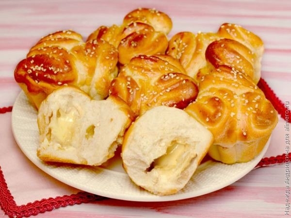 Сырные булочки с кунжутом