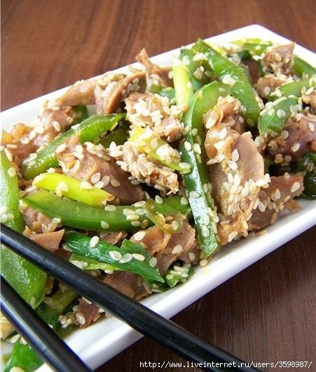 Куриные желудочки с кунжутом в азиатском стиле. Куриные желудочки с кунжутом в азиатском стиле.