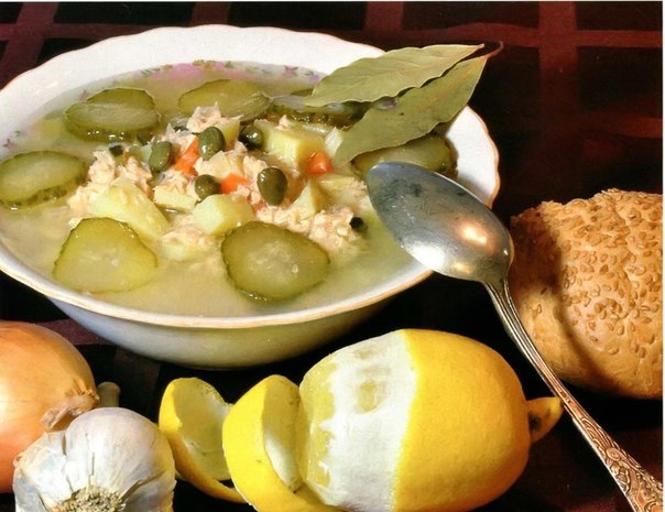 Солянка из горбуши с каперсами и лимоном