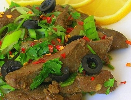 ТУШЕНАЯ ПЕЧЕНЬ С КАПУСТОЙ И ПАПРИКОЙ