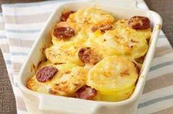 Немецкая запеканка с овощами и сардельками