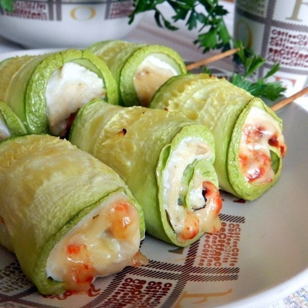 Кабачковые рулетики с куриным филе