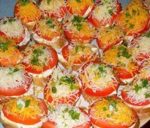 Горячие бутерброды на французской булки.