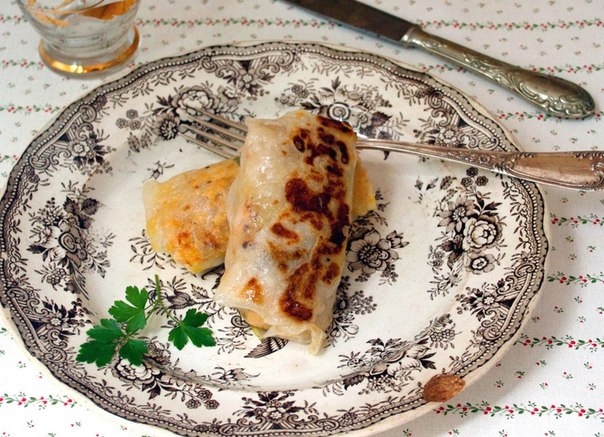 Жареные рулетики из лаваша с курицей и морковью
