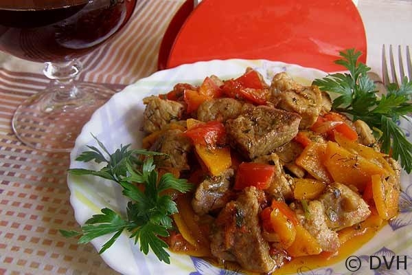 Свинина, тушенная совощами Свинина, тушенная совощами
