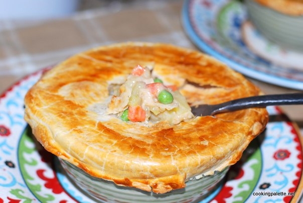 Готовим американский куриный пирог в горшочке.