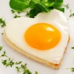 Ученые: яичница взбодрит лучше, чем чашка кофе