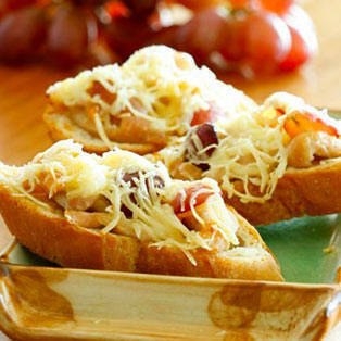 Брускетта с копченой курицей Брускетта с копченой курицей