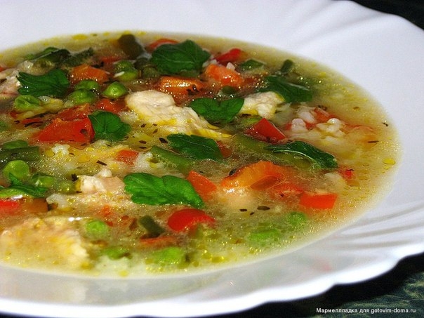 Куриный суп с рисом, зелёным горошком и стручковой фасолью Куриный суп с рисом, зелёным горошком и стручковой фасолью