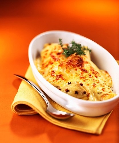 Куриные грудки под соусом бешамель.