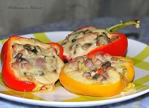 Сладкий перец, запеченный с начинкой