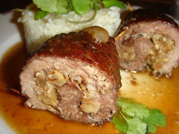 Мясные рулетики с грецкими орехами. Мясные рулетики с грецкими орехами.