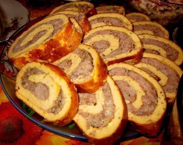 Сырно - мясной рулет. Сырно - мясной рулет.