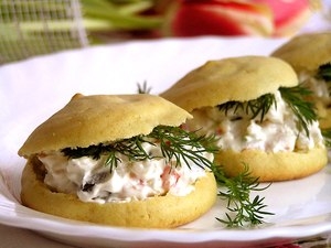 Картофельные эклеры с творожным сыром, рисом, овощами и зеленью Картофельные эклеры с творожным сыром, рисом, овощами и зеленью