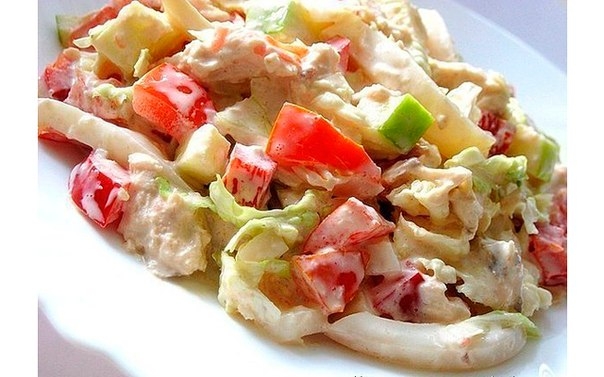 Салат из курицы и кальмаров