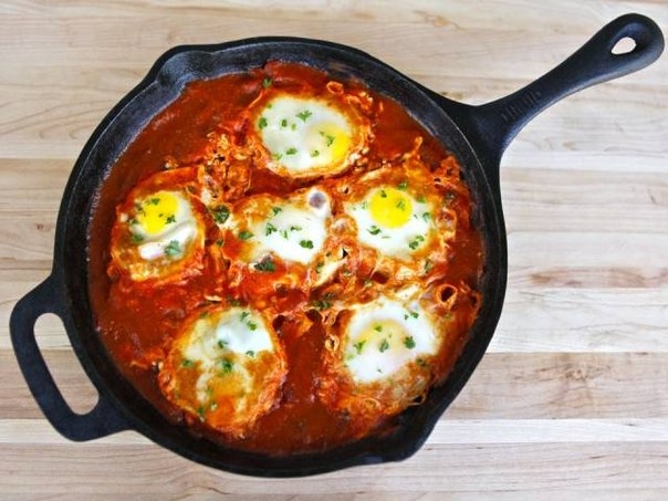 Яйца в томатном соке с овощами Яйца в томатном соке с овощами