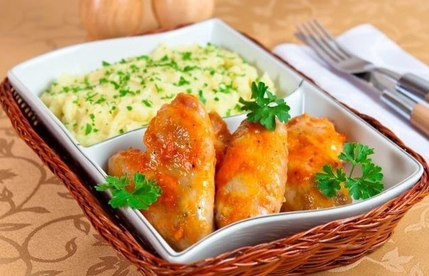 Нежные куриные крылышки в розовом соусе