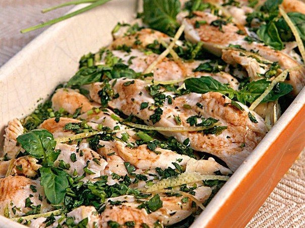 Курица в белом вине с зеленым луком Курица в белом вине с зеленым луком