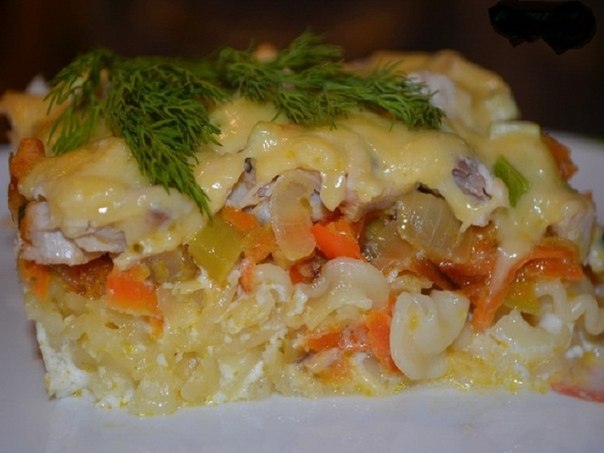 Запеканка из курицы и макарон.