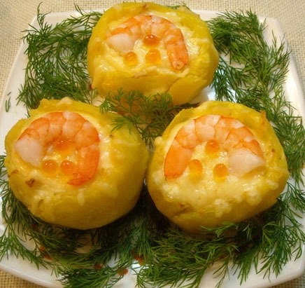Картофель фаршированый креветками