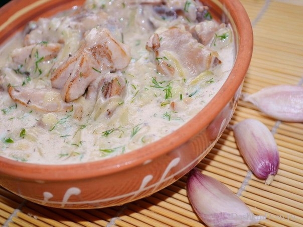 Гульчехра — это очень нежная курица, приготовленная с добавлением сметаны (сливок или молока), обяза Гульчехра — это очень нежная курица, приготовленная с добавлением сметаны (сливок или молока), обяза