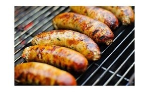 Куриные сосиски с томатно-базиликовым соусом