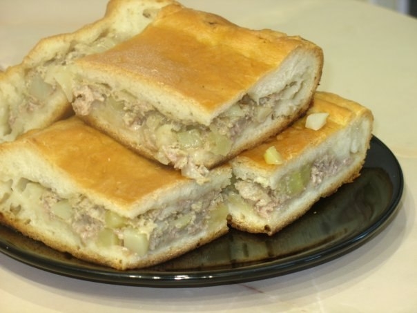 Пирог с фаршем и картошкой.